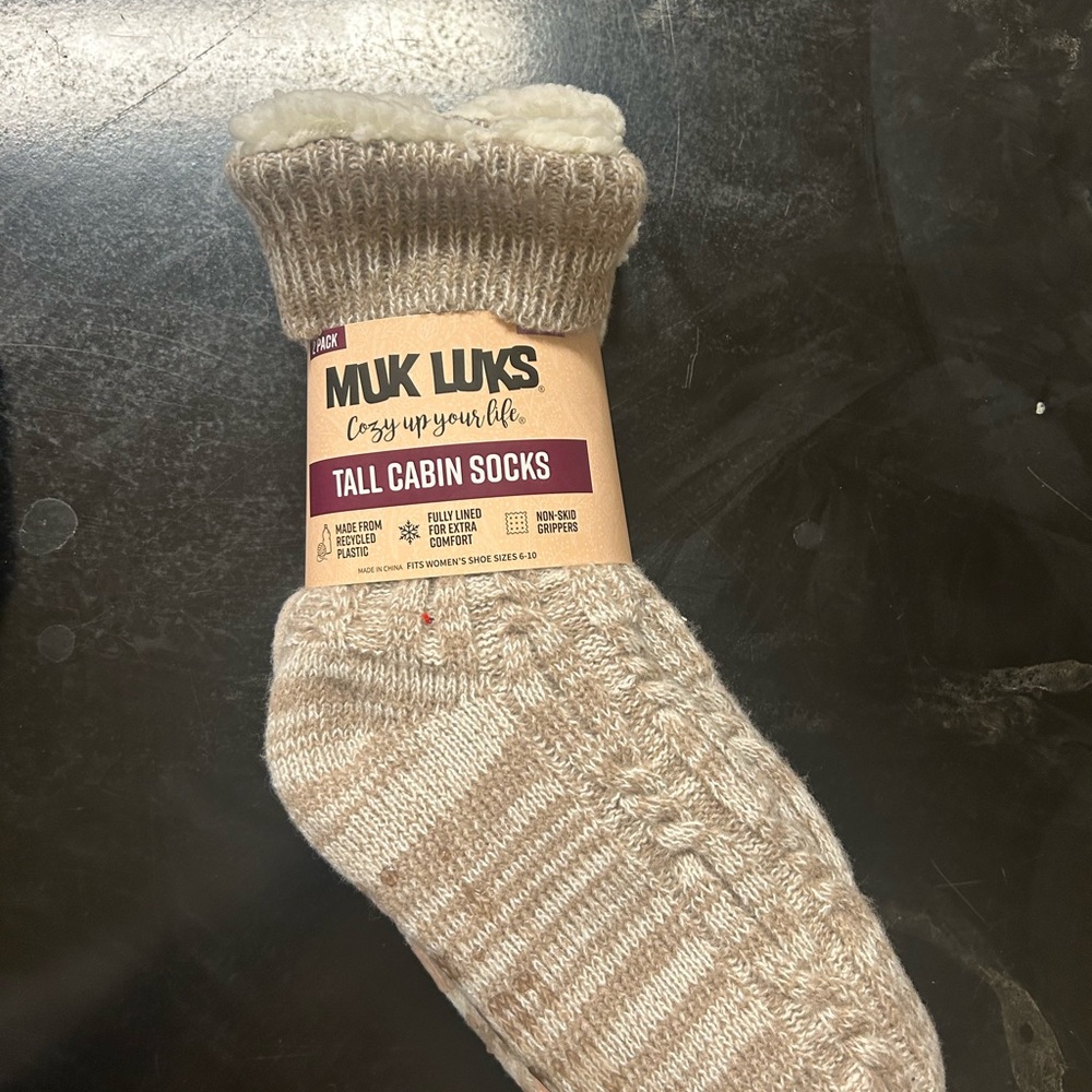 NEW Muk Luks Cozy Tan Cabin Socks